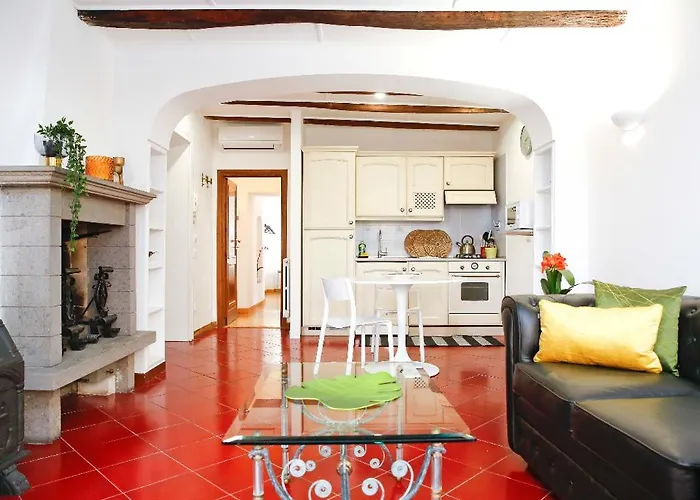 Monti With Charming Terrace Apartament *