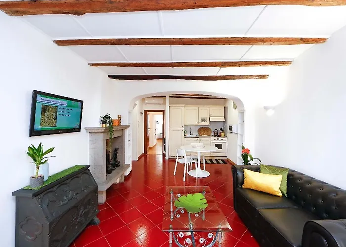 Monti With Charming Terrace Apartament